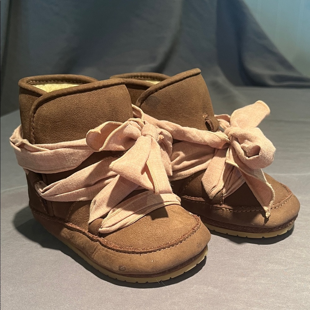 Donsje Cozy Brown Kids Boots with Pink Wraps